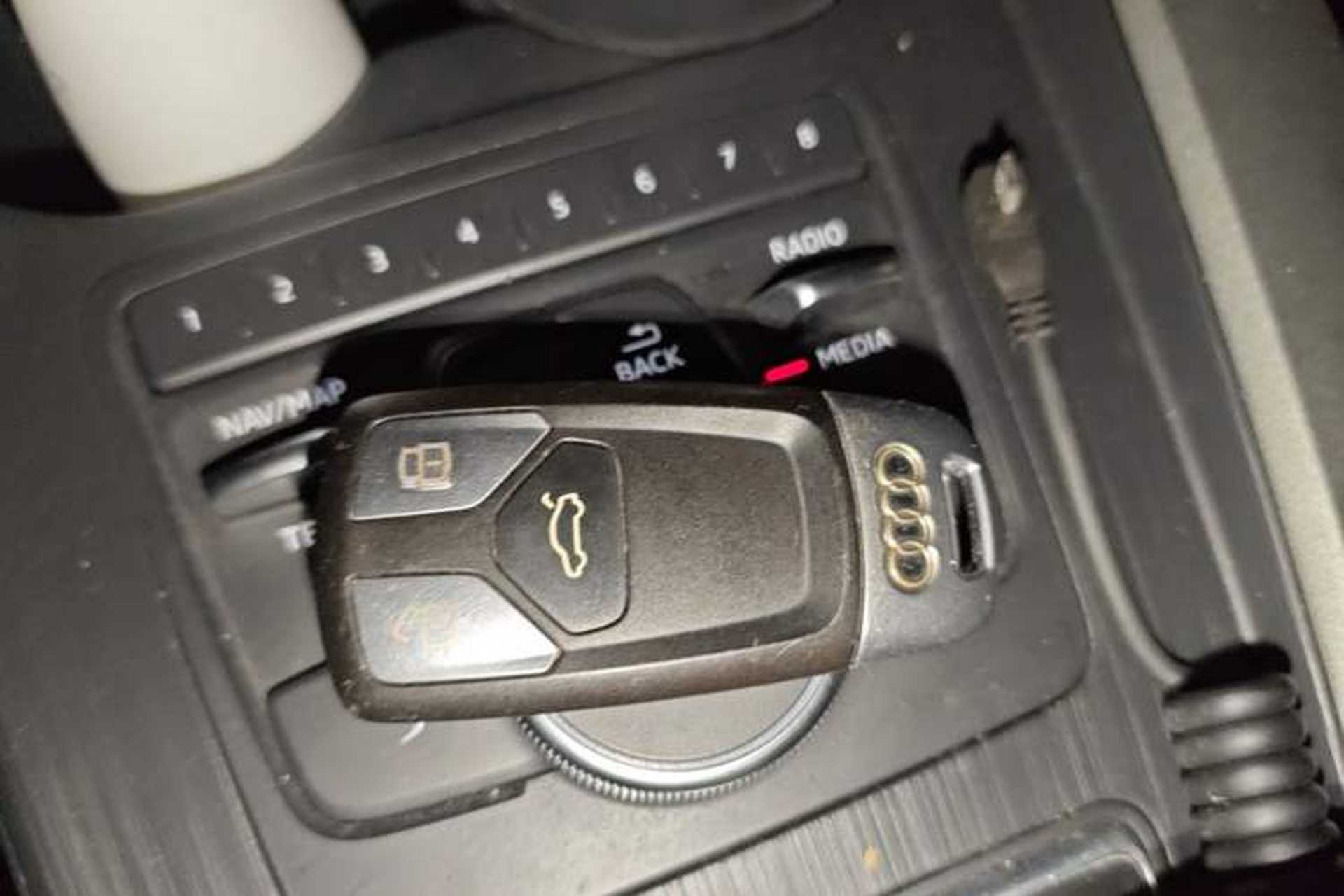 Used Audi A4L 2019 40 TFSI Fashion Edition China VI Emission Standard Vehicle Key