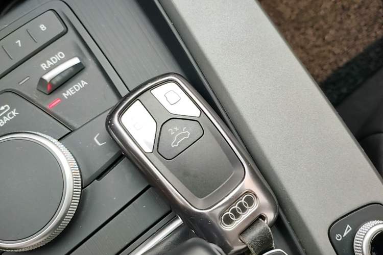Used Audi A4L 2019 40 TFSI Ambition China VI Vehicle Key