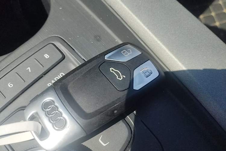 Used Audi A4L 2019 40 TFSI Ambition China VI Vehicle Key