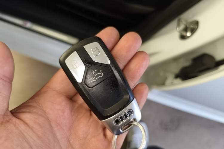 Used Audi A4L 2019 40 TFSI Fashion Edition China VI Emission Standard Vehicle Key
