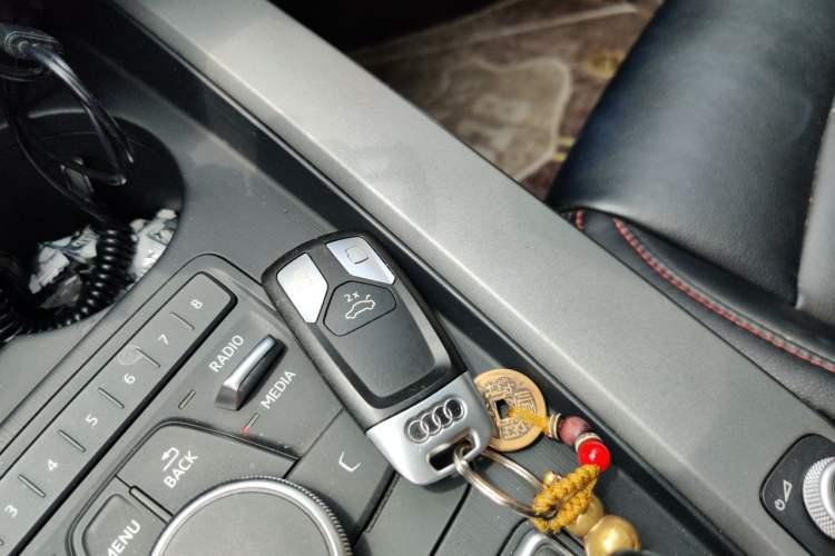 Used Audi A4L 2019 40 TFSI Ambition China VI Vehicle Key
