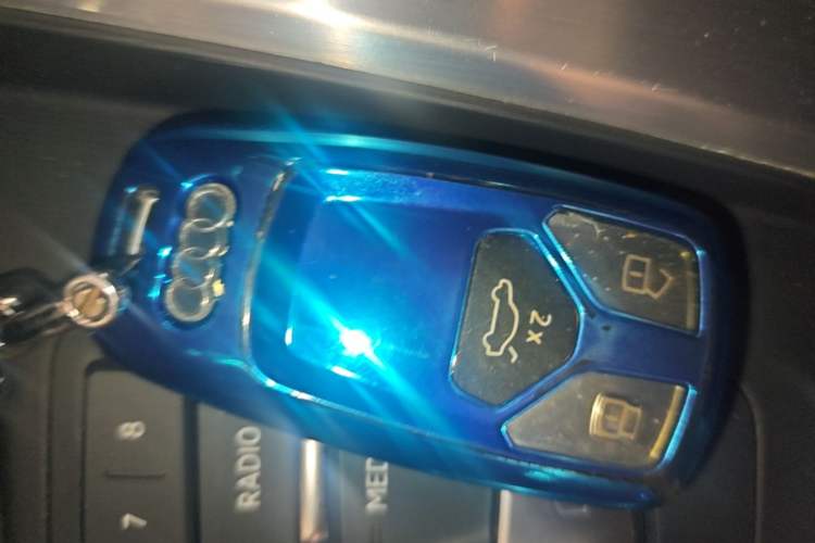 Used Audi A4L 2019 40 TFSI Fashion Edition China VI Emission Standard Vehicle Key