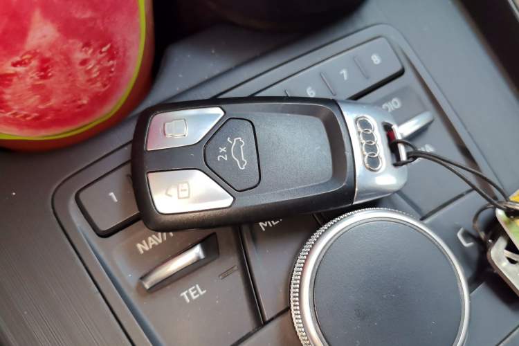 Used Audi A4L 2019 40 TFSI Ambition China VI Vehicle Key