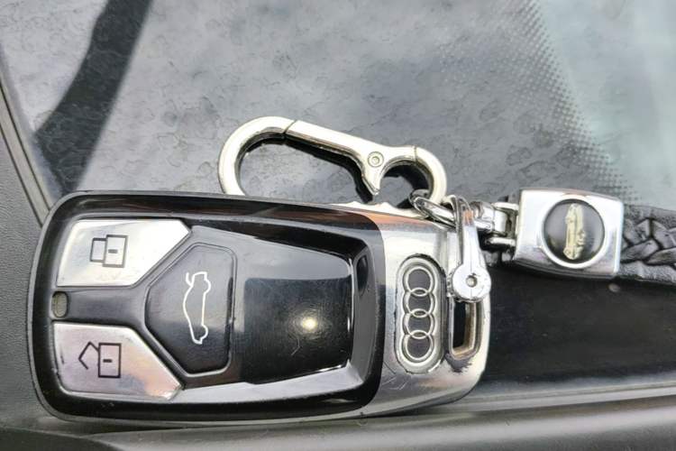 Used Audi A4L 2019 40 TFSI Ambition China VI Vehicle Key