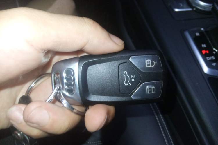 Used Audi A4L 2019 40 TFSI Fashion Edition China VI Emission Standard Vehicle Key