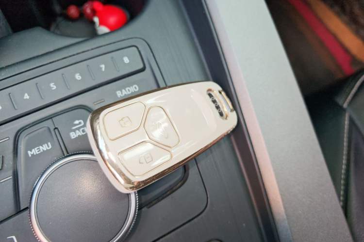Used Audi A4L 2019 40 TFSI Ambition China VI Vehicle Key