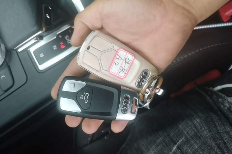 Used Audi A4L 2019 40 TFSI Ambition China VI Vehicle Key