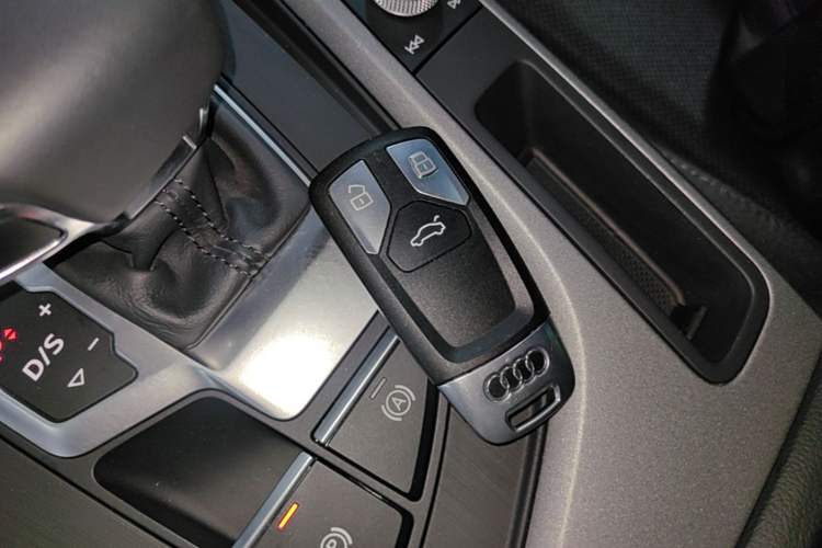 Used Audi A4L 2019 40 TFSI Ambition Version China V Vehicle Key