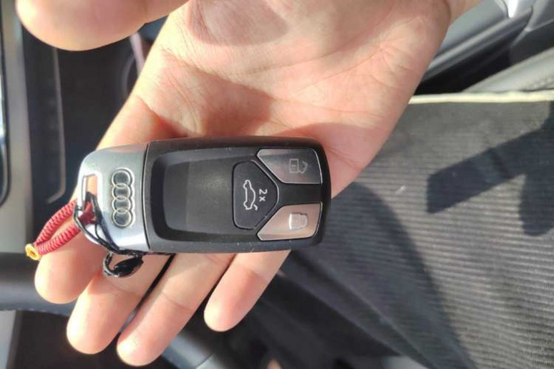 Used Audi A4L 2019 40 TFSI Fashion Edition China VI Emission Standard Vehicle Key