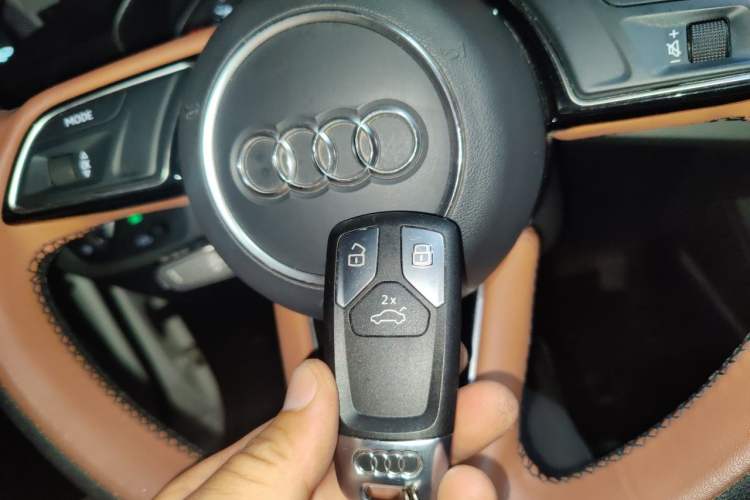 Used Audi A4L 2019 40 TFSI Ambition China VI Vehicle Key
