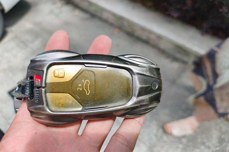 Used Audi A4L 2019 40 TFSI Fashion Edition China VI Emission Standard Vehicle Key