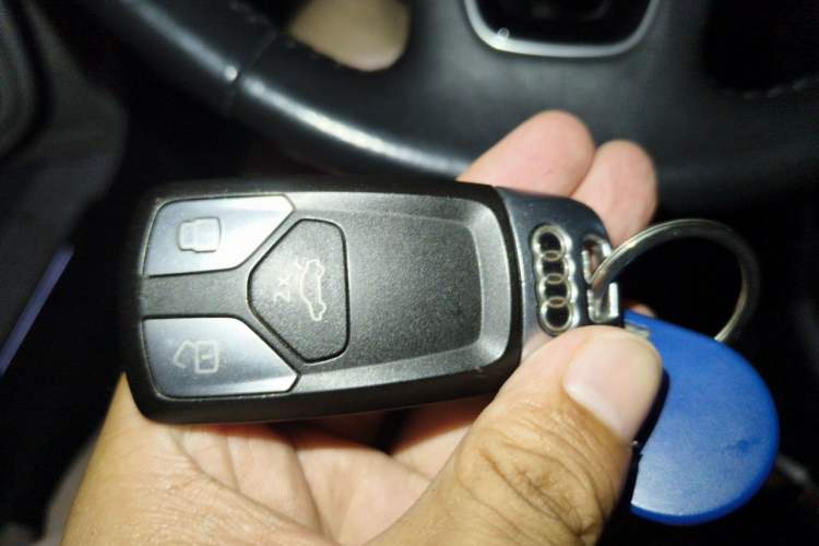 Used Audi A4L 2019 40 TFSI Fashion Edition China VI Emission Standard Vehicle Key