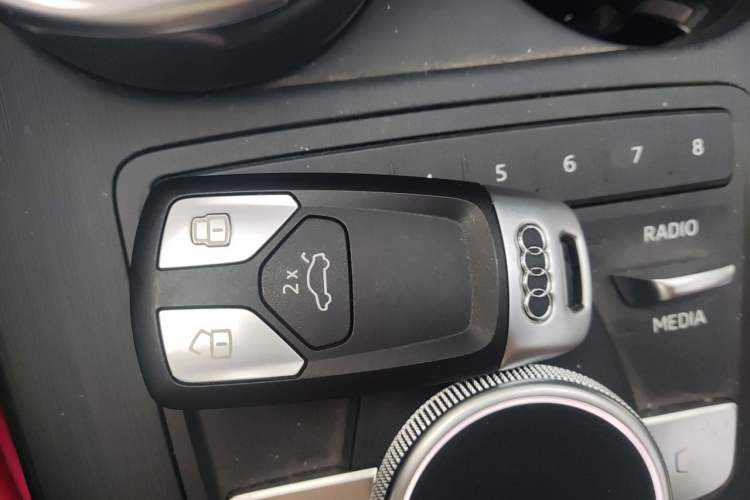 Used Audi A4L 2019 40 TFSI Fashion Edition China VI Emission Standard Vehicle Key