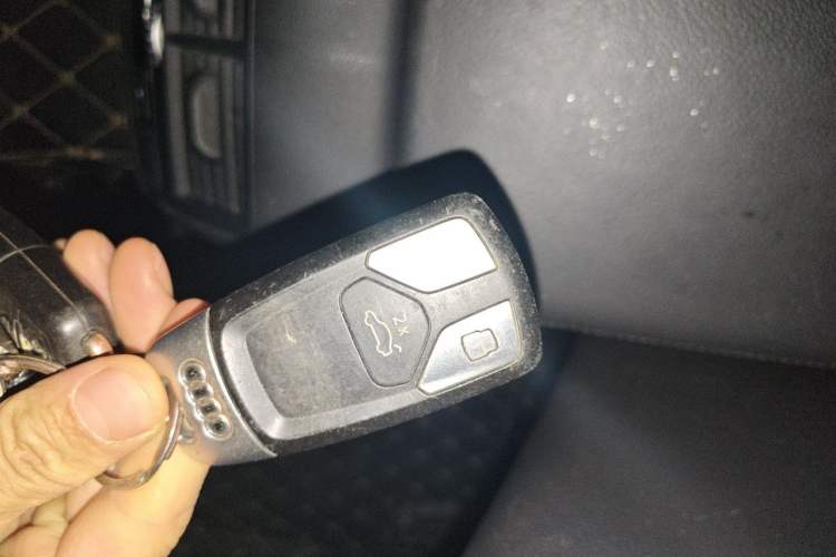 Used Audi A4L 2019 40 TFSI Fashion Edition China VI Emission Standard Vehicle Key