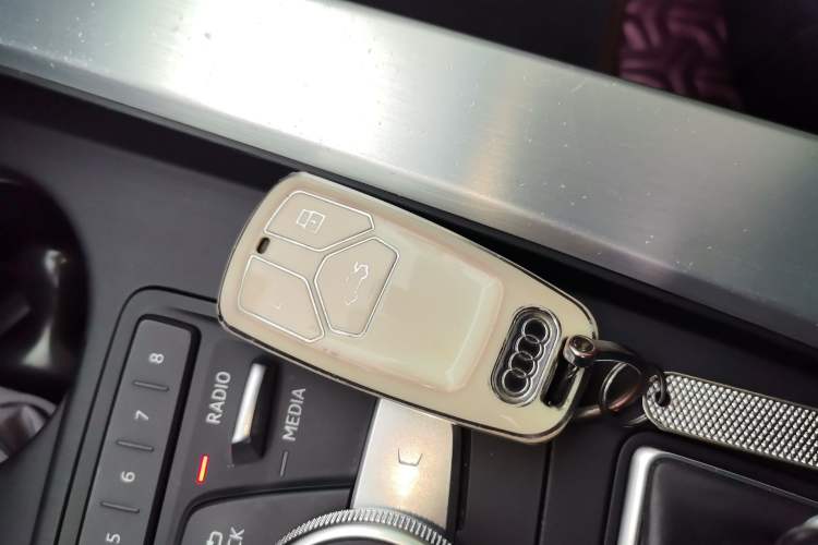 Used Audi A4L 2019 40 TFSI Fashion Version China V Vehicle Key