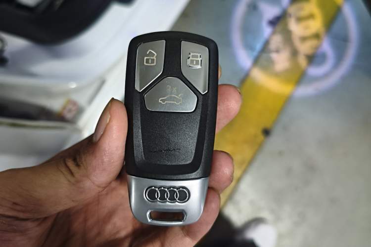 Used Audi A4L 2019 40 TFSI Ambition Version China V Vehicle Key