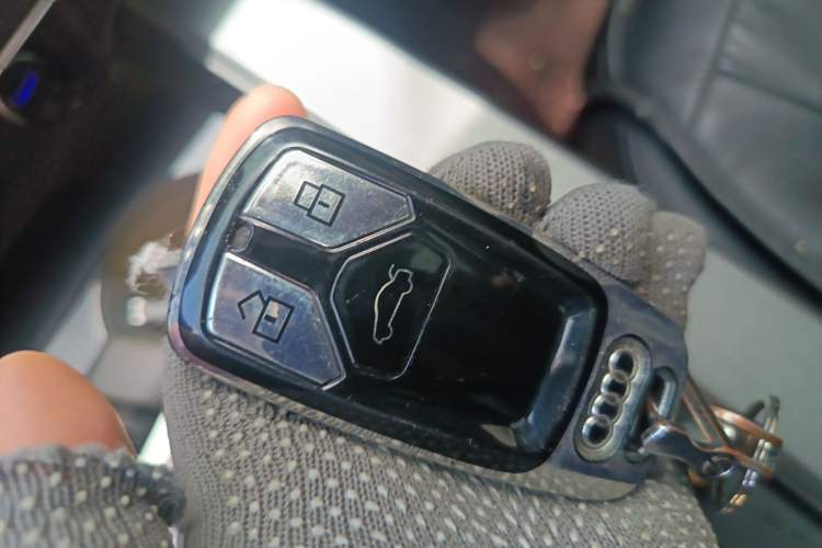 Used Audi A4L 2019 40 TFSI Ambition China VI Vehicle Key