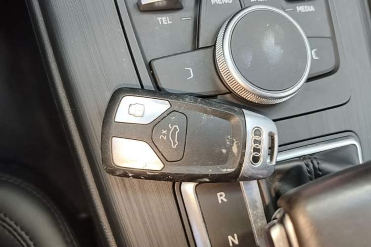 Used Audi A4L 2019 40 TFSI Ambition China VI Vehicle Key