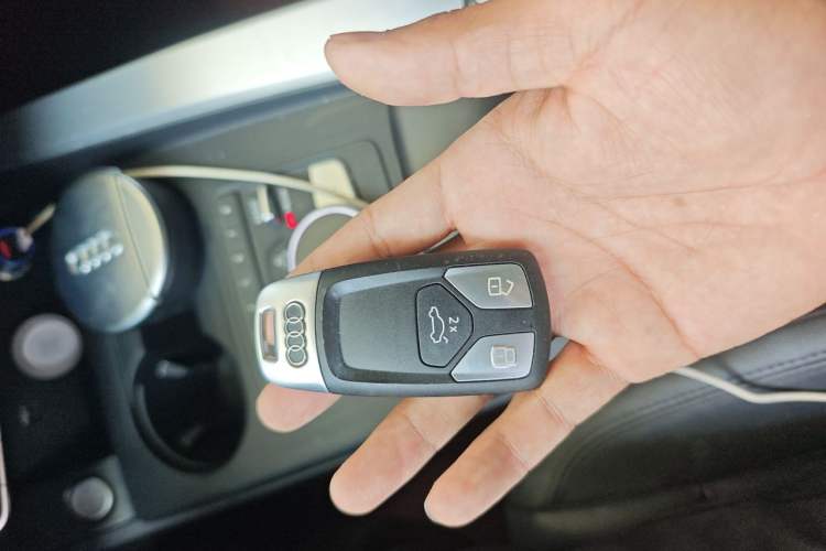 Used Audi A4L 2019 40 TFSI Fashion Edition China VI Emission Standard Vehicle Key