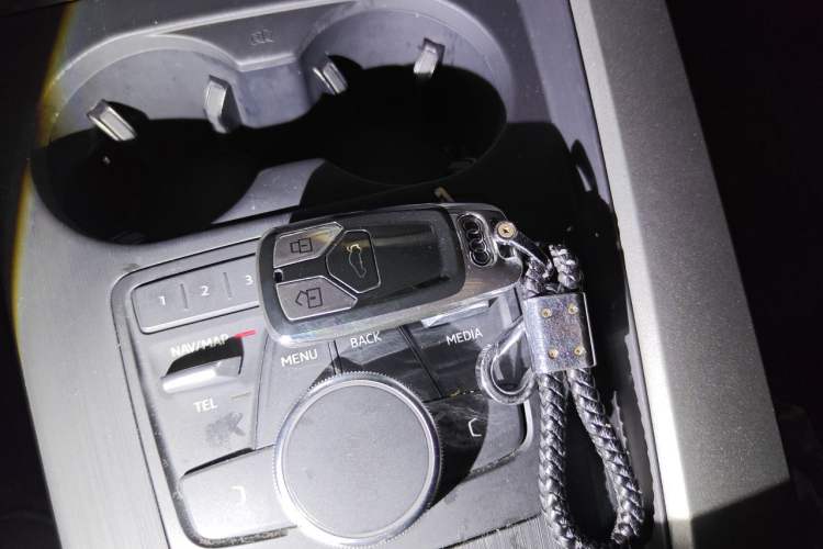 Used Audi A4L 2019 40 TFSI Ambition China VI Vehicle Key