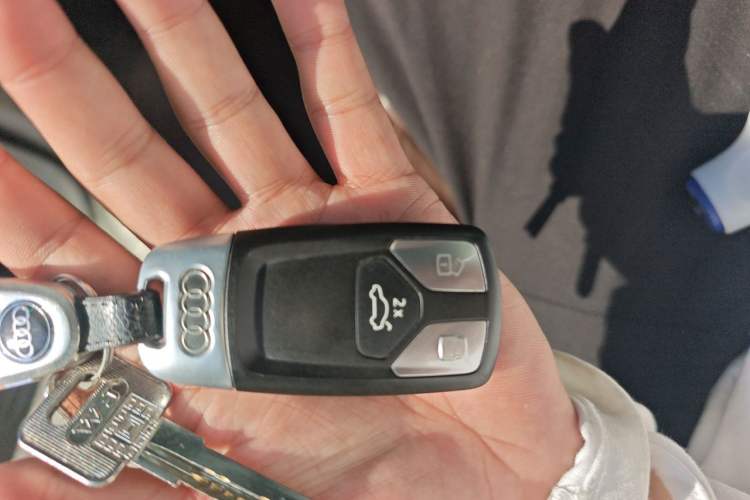 Used Audi A4L 2019 40 TFSI Fashion Version China V Vehicle Key