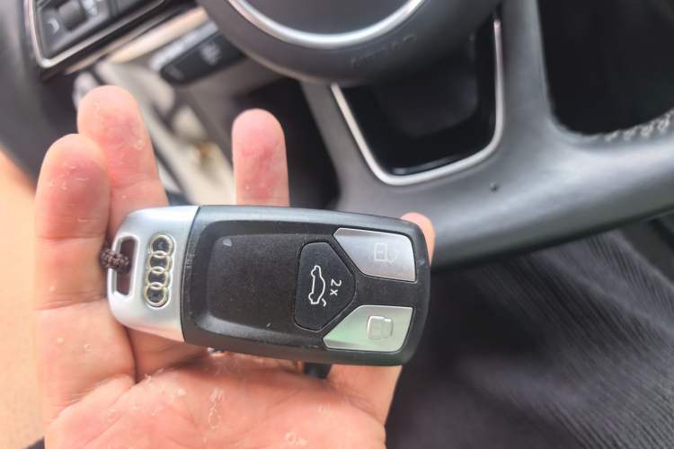 Used Audi A4L 2019 40 TFSI Fashion Edition China VI Emission Standard Vehicle Key