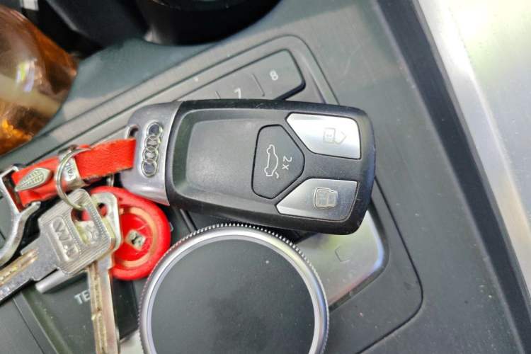 Used Audi A4L 2019 40 TFSI Fashion Version China V Vehicle Key