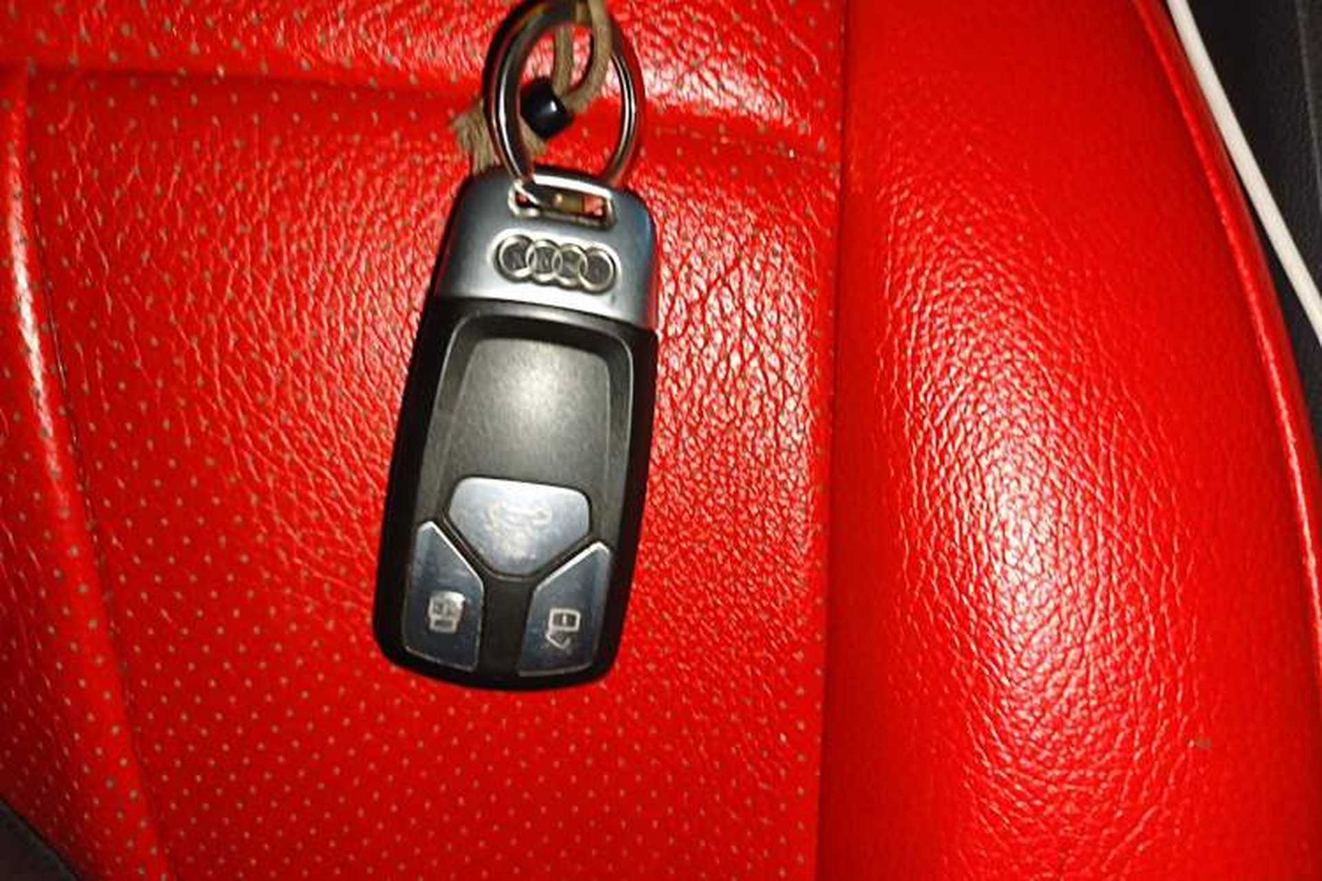 Used Audi A4L 2019 40 TFSI Ambition China VI Vehicle Key