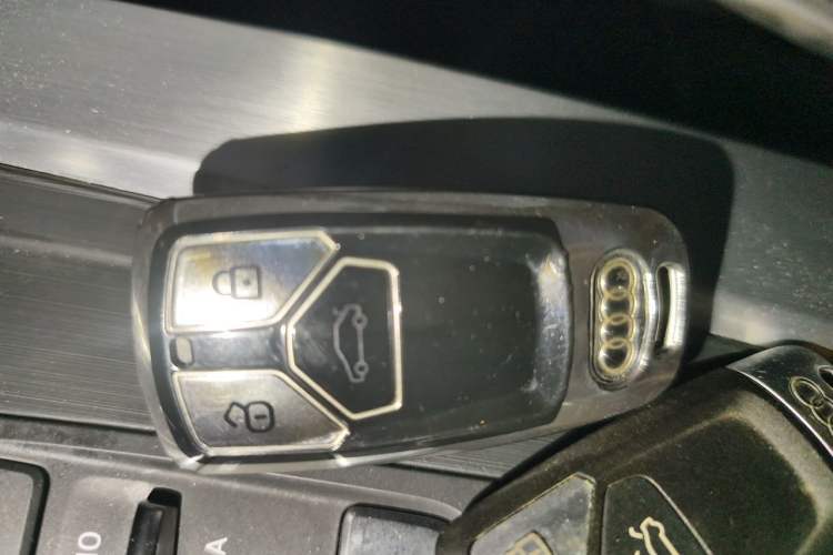 Used Audi A4L 2019 40 TFSI Fashion Edition China VI Emission Standard Vehicle Key