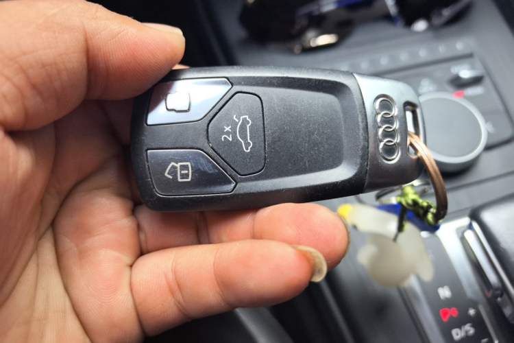 Used Audi A4L 2019 40 TFSI Ambition China VI Vehicle Key