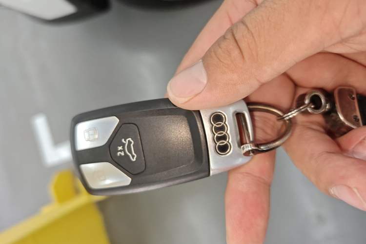 Used Audi A4L 2019 40 TFSI Fashion Version China V Vehicle Key