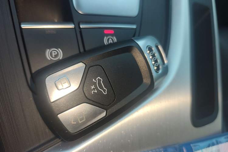 Used Audi A4L 2019 40 TFSI Fashion Version China V Vehicle Key
