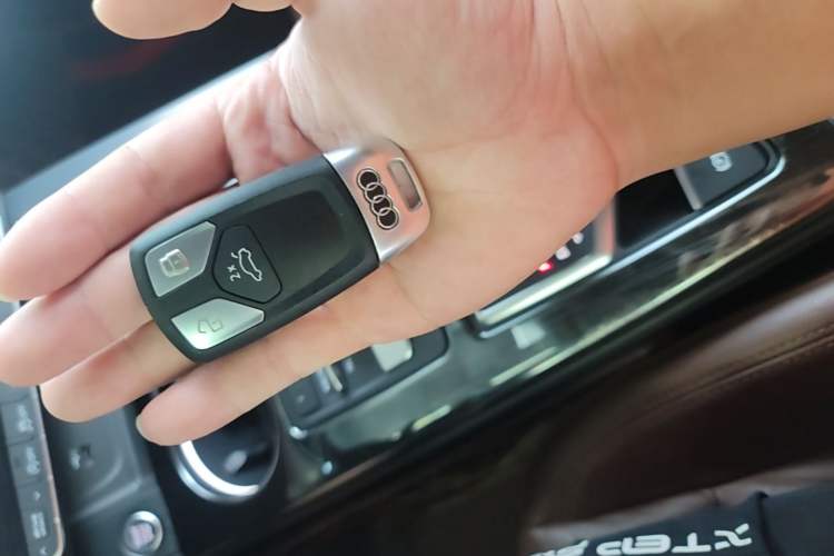 Used Audi A4L 2019 40 TFSI Fashion Edition China VI Emission Standard Vehicle Key