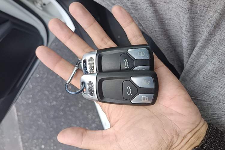 Used Audi A4L 2019 45 TFSI quattro Individual Sport Edition China VI Vehicle Key