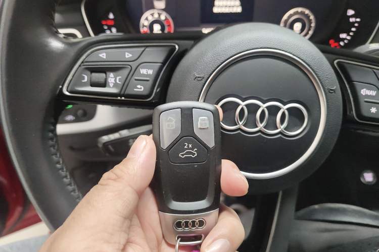 Used Audi A4L 2019 40 TFSI Fashion Edition China VI Emission Standard Vehicle Key