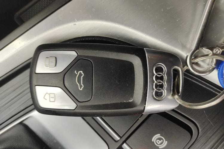 Used Audi A4L 2019 40 TFSI Fashion Version China V Vehicle Key