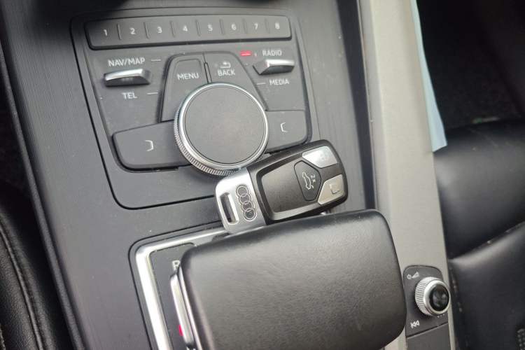 Used Audi A4L 2019 40 TFSI Ambition China VI Vehicle Key