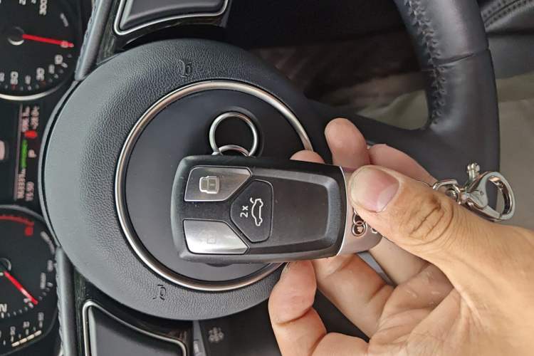 Used Audi A4L 2019 40 TFSI Ambition China VI Vehicle Key