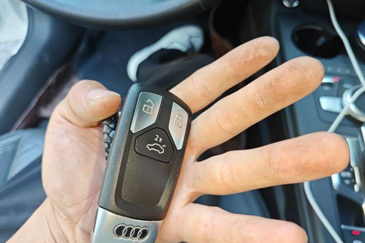 Used Audi A4L 2019 40 TFSI Fashion Edition China VI Emission Standard Vehicle Key