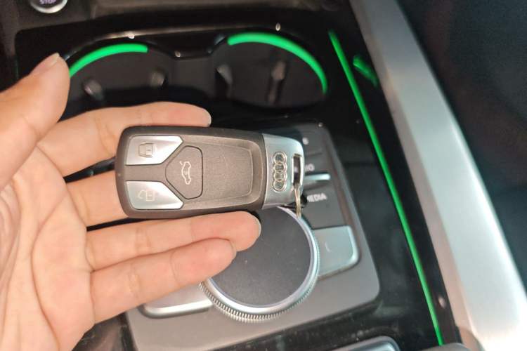 Used Audi A4L 2019 40 TFSI Fashion Edition China VI Emission Standard Vehicle Key