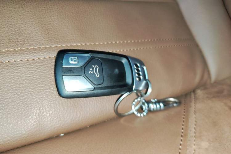Used Audi A4L 2019 40 TFSI Fashion Edition China VI Emission Standard Vehicle Key