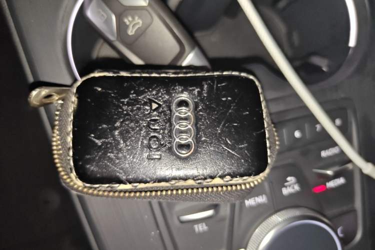 Used Audi A4L 2019 40 TFSI Fashion Edition China VI Emission Standard Vehicle Key