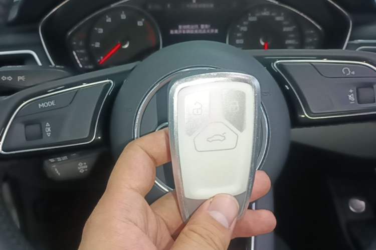 Used Audi A4L 2019 40 TFSI Ambition China VI Vehicle Key