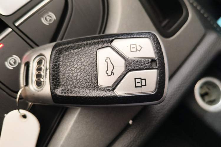 Used Audi A4L 2019 40 TFSI Ambition China VI Vehicle Key