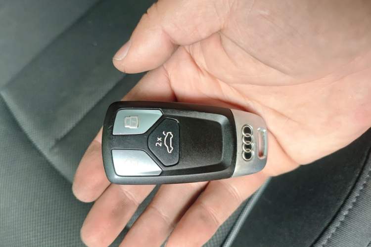 Used Audi A4L 2019 40 TFSI Ambition China VI Vehicle Key