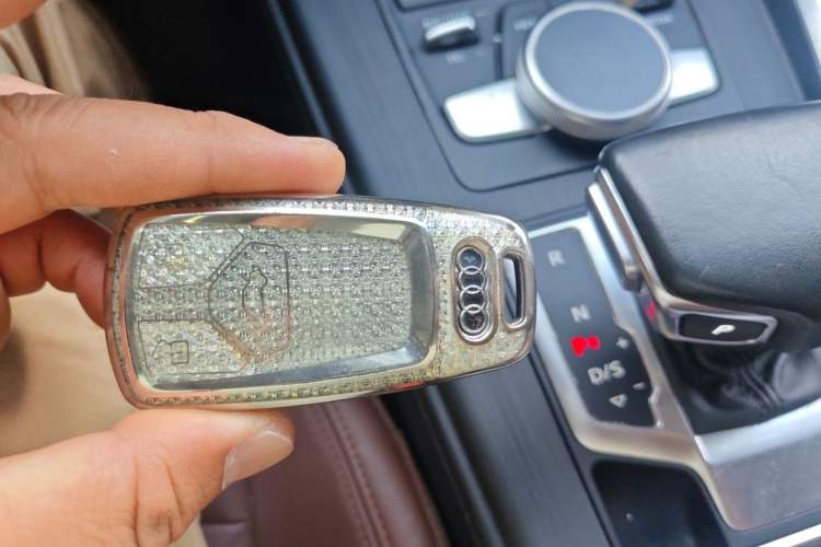 Used Audi A4L 2019 40 TFSI Fashion Edition China VI Emission Standard Vehicle Key