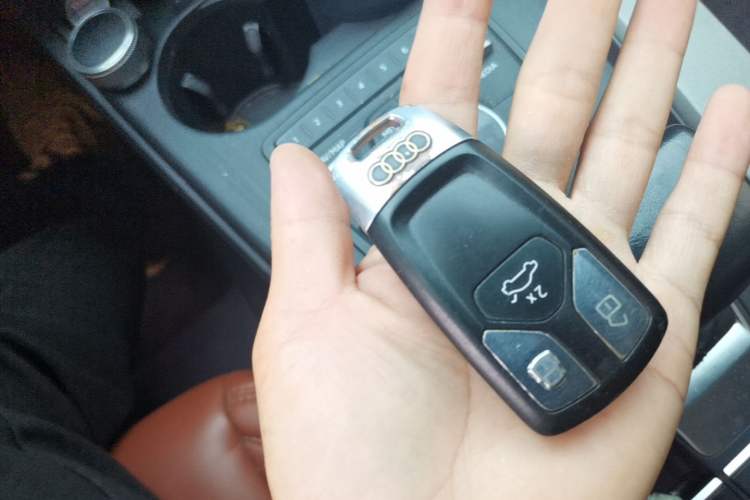 Used Audi A4L 2019 40 TFSI Ambition China VI Vehicle Key