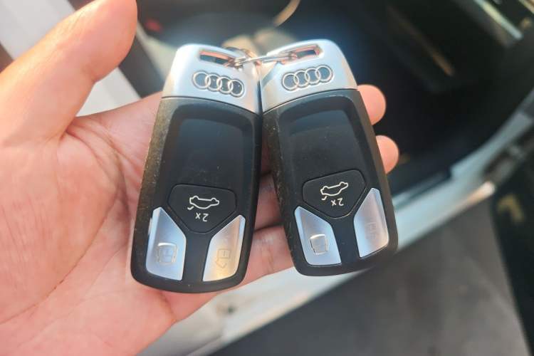 Used Audi A4L 2019 40 TFSI Ambition China VI Vehicle Key