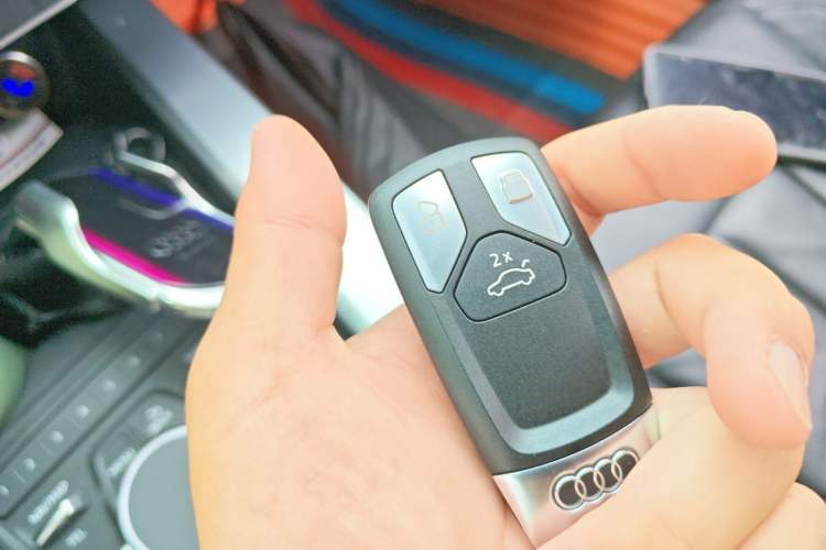 Used Audi A4L 2019 40 TFSI Fashion Edition China VI Emission Standard Vehicle Key