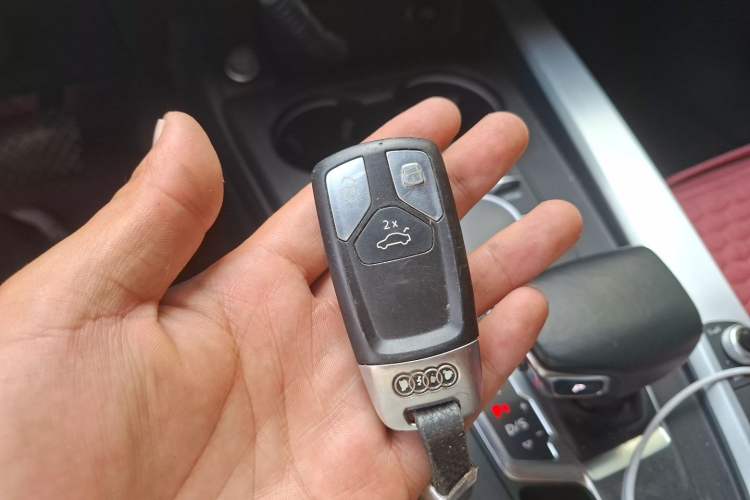 Used Audi A4L 2019 40 TFSI Fashion Edition China VI Emission Standard Vehicle Key